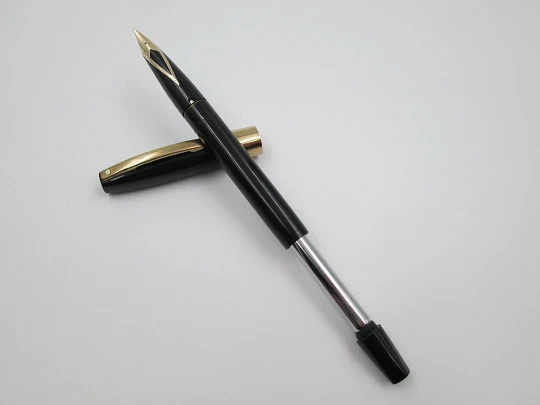 Sheaffer Imperial IV. Black plastic & gold plated. Touchdown filling. 1960's