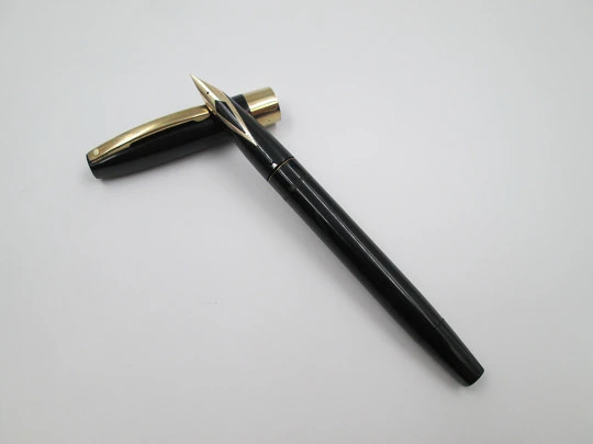 Sheaffer Imperial IV. Black plastic & gold plated. Touchdown filling. 1960's