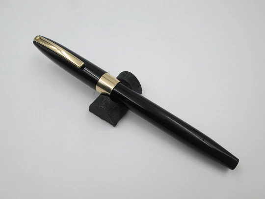 Sheaffer Imperial IV. Black plastic & gold plated. Touchdown filling. 1960's. USA