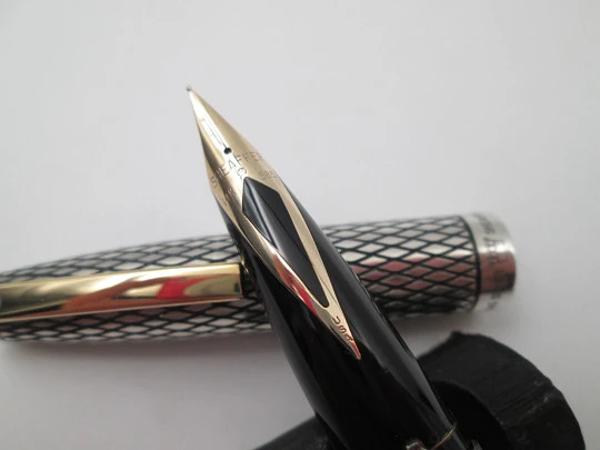 Sheaffer Imperial Sovereign fountain pen. Sterling silver and gold plated clip. Inlaid nib Sheaffer Imperial Sovereign fountain pen. Sterling silver and gold plated clip. Inlaid nib