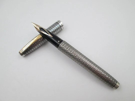 Sheaffer Imperial Sovereign fountain pen. Sterling silver and gold plated clip. Inlaid nib Sheaffer Imperial Sovereign fountain pen. Sterling silver and gold plated clip. Inlaid nib