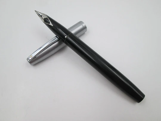 Sheaffer Imperial Triumph. Black plastic & brushed chrome. Converter. 1990's. USA