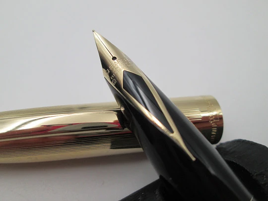 Sheaffer Imperial Triumph. Chapada en oro. Patrón lineal. Convertidor. 1970. EEUU Sheaffer Imperial Triumph. Chapada en oro. Patrón lineal. Convertidor. 1970. EEUU
