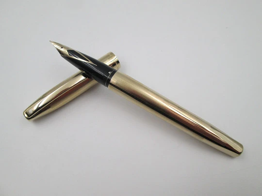 Sheaffer Imperial Triumph. Chapada en oro. Patrón lineal. Convertidor. 1970. EEUU Sheaffer Imperial Triumph. Chapada en oro. Patrón lineal. Convertidor. 1970. EEUU