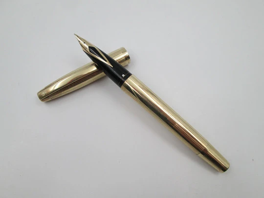 Sheaffer Imperial Triumph. Chapada oro 12k. Carga touchdown. 1970. Plumín 14k