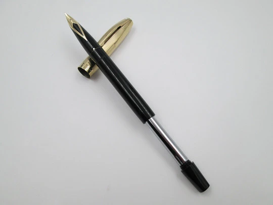 Sheaffer Imperial VIII. Black plastic & gold filled cap. Touchdown system. 1960's