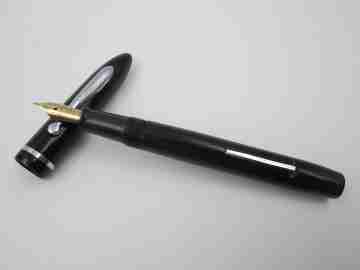 Sheaffer Junior fountain pen. Black plastic & silver plated. 14k gold nib. 1940's