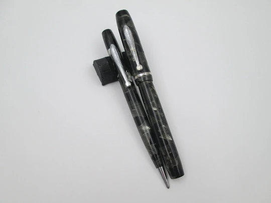 Sheaffer Junior set. Fountain pen & mechanical pencil. Marble celluloid. 1930's