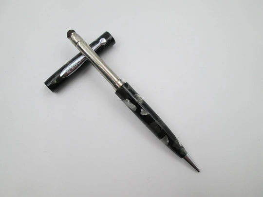 Sheaffer Junior. Marble celluloid and nickel plated trims. Twist system. Ball clip. 1930's