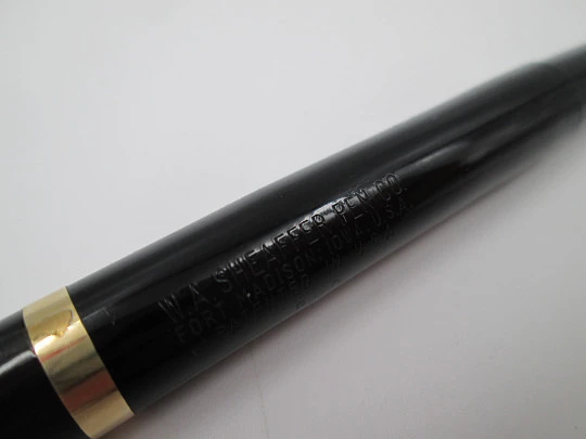 Sheaffer Lifetime 800 desk fountain pen. Black plastic & gold plated. 1940's