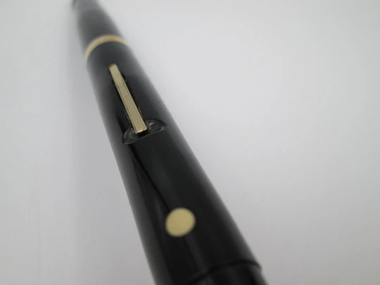 Sheaffer Lifetime 800 desk fountain pen. Black plastic & gold plated. 1940's