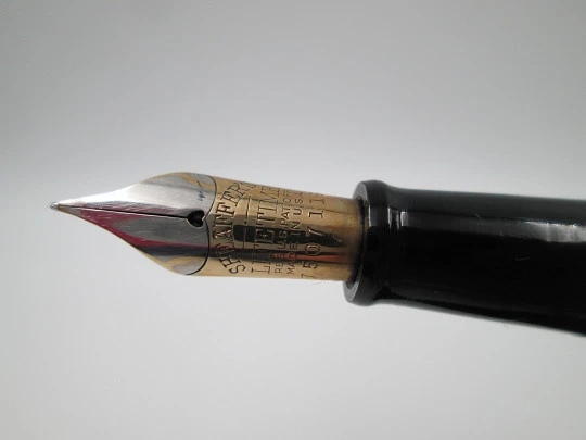 Sheaffer Lifetime 800 desk fountain pen. Black plastic & gold plated. 1940's