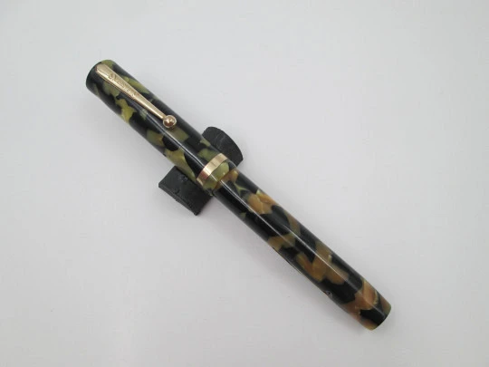 Sheaffer Lifetime Flat Top. Black and pearl celluloid. Lever filler. 14k nib. USA. 1930's