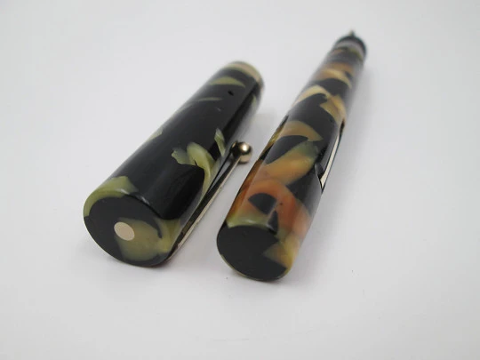 Sheaffer Lifetime Flat Top. Black and pearl celluloid. Lever filler. 14k nib. USA. 1930's