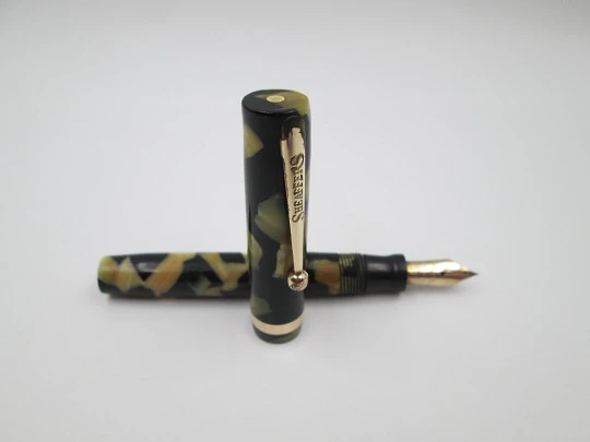 Sheaffer Lifetime Flat Top. Black and pearl celluloid. Lever filler. 14k nib. USA. 1930's