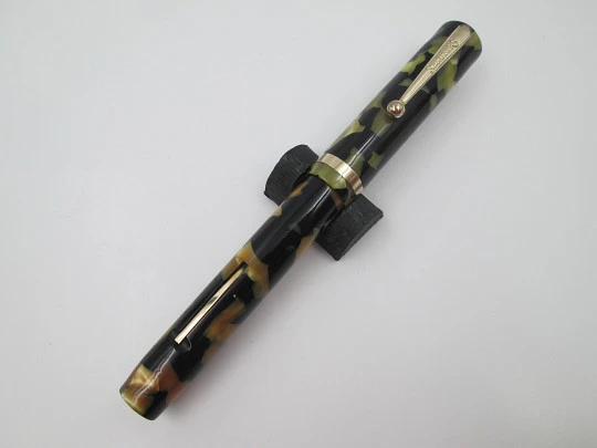 Sheaffer Lifetime Flat Top. Black and pearl celluloid. Lever filler. 14k nib. USA. 1930's