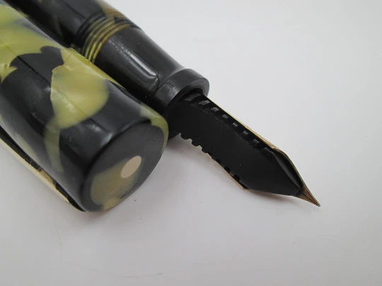 Sheaffer Lifetime Flat Top. Celuloide negro perla. Palanca. Plumín 14k. EEUU. 1930