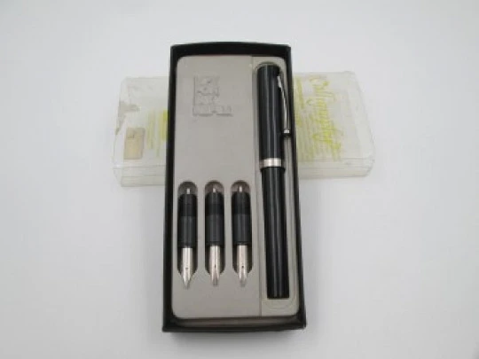 Sheaffer No Nonsense Calligraphy set. Black plastic & silver plated details. 1980's