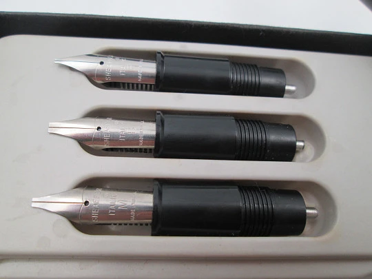 Sheaffer No Nonsense Calligraphy set. Black plastic & silver plated details. 1980's