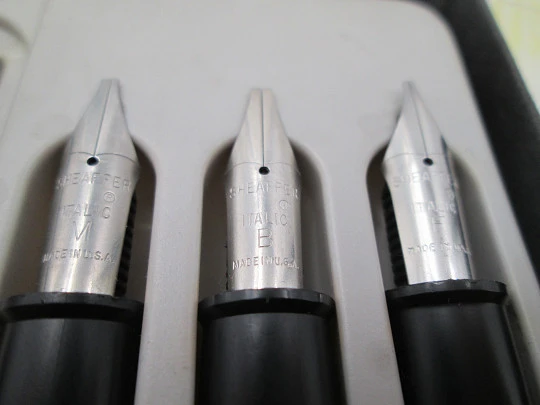 Sheaffer No Nonsense Calligraphy set. Black plastic & silver plated details. 1980's