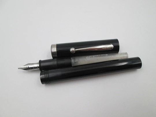 Sheaffer No Nonsense Calligraphy set. Plástico negro y metal plateado. 1980. Estuche. EEUU