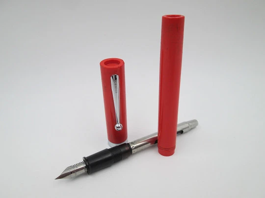 Sheaffer No Nonsense fountain pen. Red plastic. Stainless steel nib. 1980's. USA
