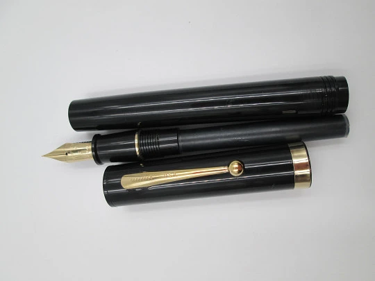 Sheaffer No Nonsense Vintage. Plástico negro y chapados oro. Años 90