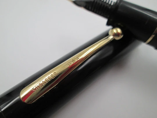 Sheaffer No Nonsense Vintage. Plástico negro y chapados oro. Años 90