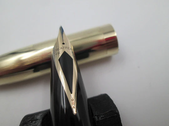 Sheaffer PFM V. Black plastic & gold plated. Snorkel. 1950's. Box. USA