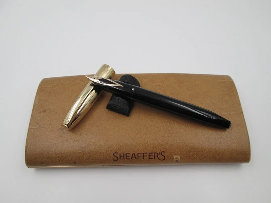Sheaffer PFM V. Black plastic & gold plated. Snorkel. 1950's. Box. USA