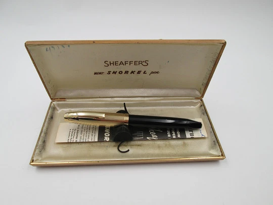 Sheaffer PFM V. Black plastic & gold plated. Snorkel. 1950's. Box. USA