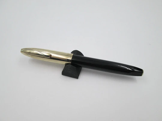 Sheaffer PFM V. Plástico negro y chapada oro. Snorkel. 1950. Plumín 14k. Caja. EEUU