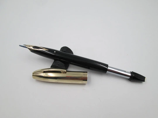 Sheaffer PFM V. Plástico negro y chapada oro. Snorkel. 1950. Plumín 14k. Caja. EEUU