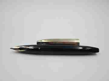 Sheaffer PFM V. Plástico negro y chapada oro. Snorkel. 1950. Plumín 14k. Caja. EEUU