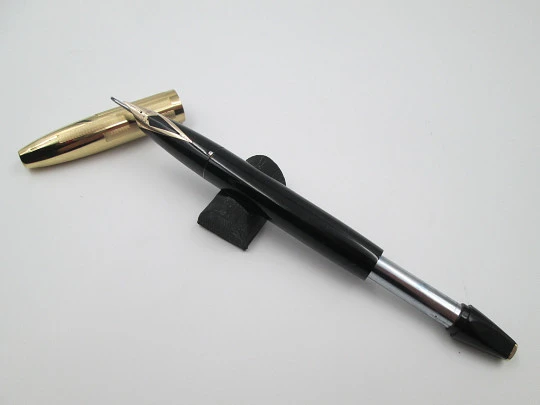 Sheaffer PFM V. Plástico negro y chapada oro. Snorkel. 1950. Plumín 14k. Caja. EEUU
