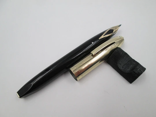 Sheaffer PFM V. Plástico negro y chapada oro. Snorkel. 1950. Plumín 14k. Caja. EEUU