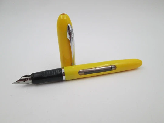 Sheaffer School fountain pen. Yellow plastic & silver plated metal. Steel nib. 1990's. USA