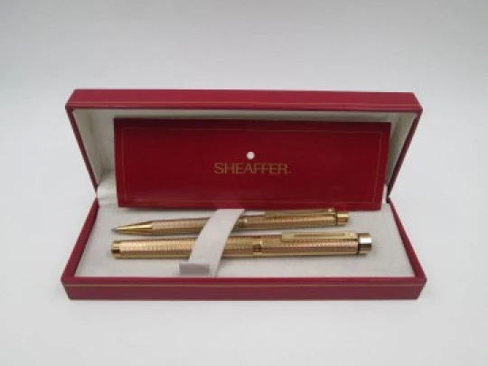 Sheaffer Targa Barleycorn fountain pen & ballpoint pen. 23k gold plated. 1980's