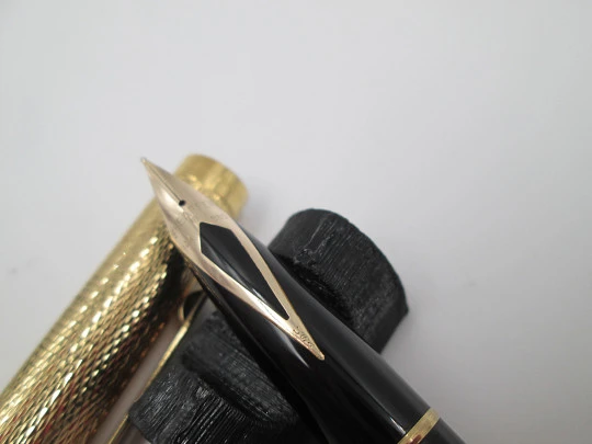 Sheaffer Targa Barleycorn fountain pen & ballpoint pen. 23k gold plated. 1980's