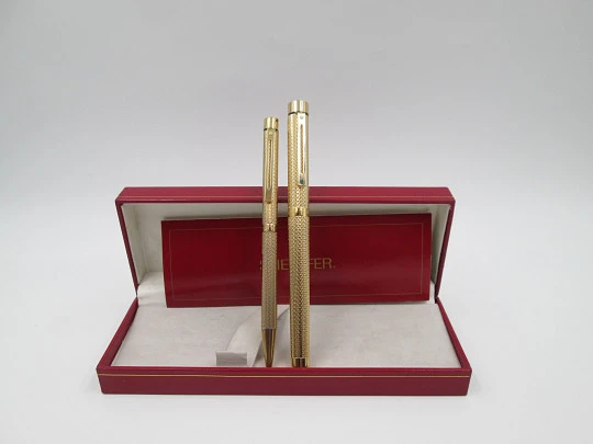 Sheaffer Targa Barleycorn fountain pen & ballpoint pen. 23k gold plated. 1980's