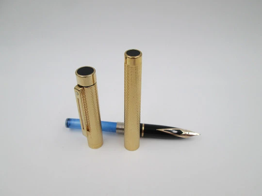 Sheaffer Targa Barleycorn fountain pen & ballpoint pen. 23k gold plated. 1980's