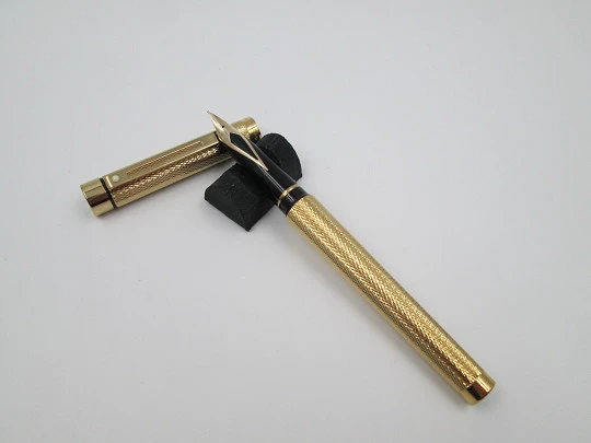 Sheaffer Targa Barleycorn fountain pen & ballpoint pen. 23k gold plated. 1980's