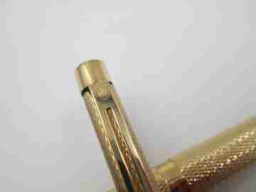 Sheaffer Targa Barleycorn fountain pen & ballpoint pen. 23k gold plated. 1980's