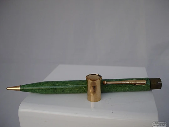 Sheaffer Titan Lifetime. Celuloide verde jade. 1925. Metal dorado