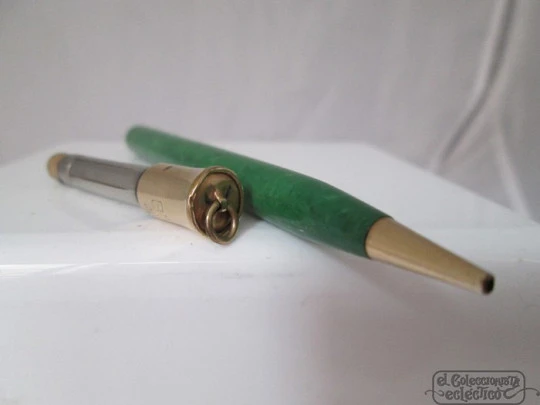 Sheaffer Titan. Jade green celluloid. 1920's. Lifetime. USA