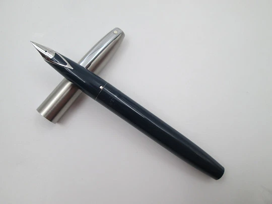 Sheaffer Triumph Imperial. Plástico azul y cromo pulido. Convertidor. 1990. Caja
