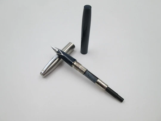 Sheaffer Triumph Imperial. Plástico azul y cromo pulido. Convertidor. 1990. Caja