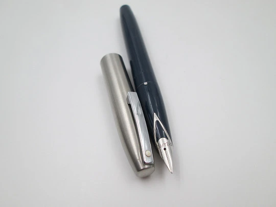 Sheaffer Triumph Imperial. Plástico azul y cromo pulido. Convertidor. 1990. Caja