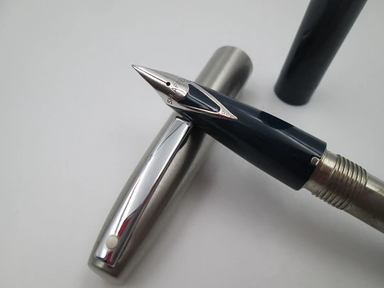 Sheaffer Triumph Imperial. Plástico azul y cromo pulido. Convertidor. 1990. Caja