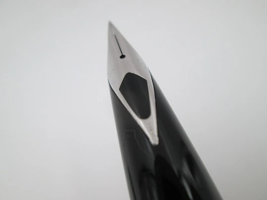 Sheaffer Triumph Imperial. Plástico negro y cromo pulido. Convertidor. 1990. Caja
